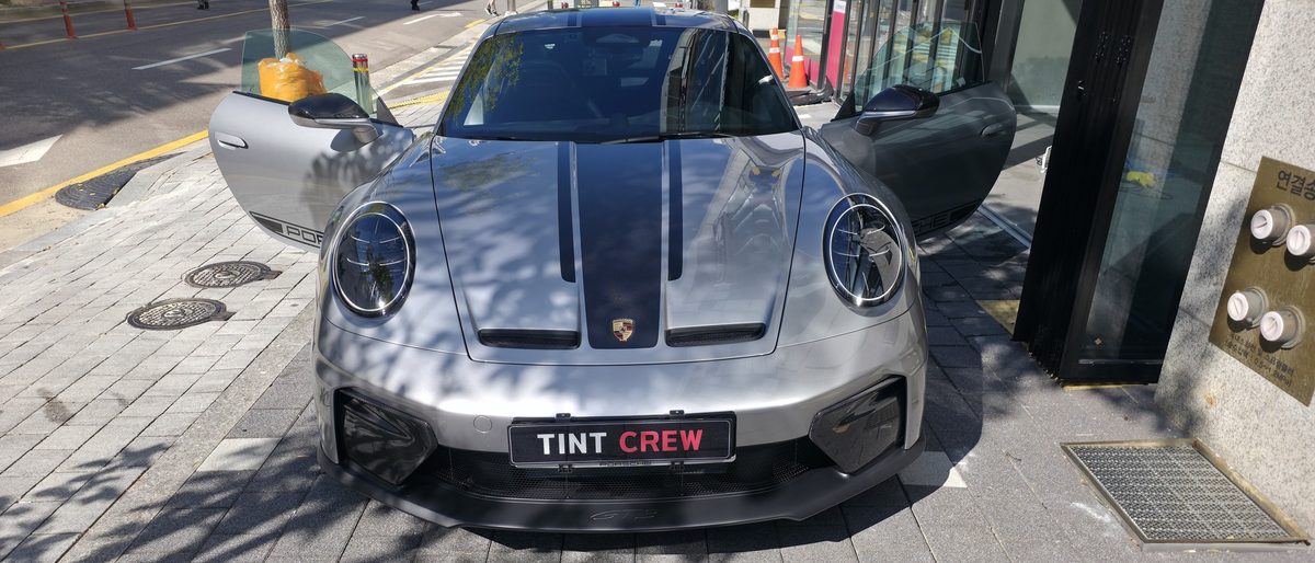 매장 앞 포르쉐 911 GT3 정면